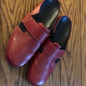 Immaculate Clark’s Mules size 8